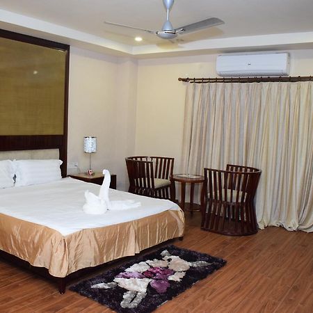 Hotel Grand Palace Jorhāt Kültér fotó