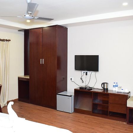 Hotel Grand Palace Jorhāt Kültér fotó