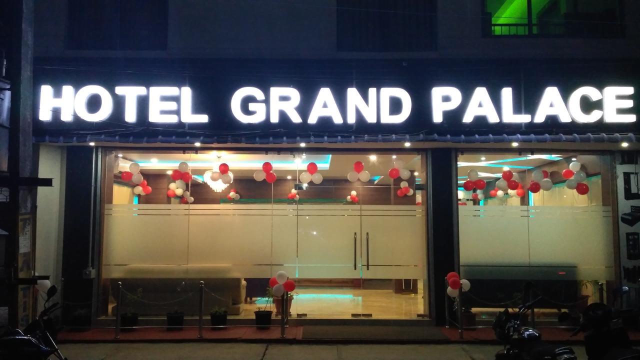 Hotel Grand Palace Jorhāt Kültér fotó