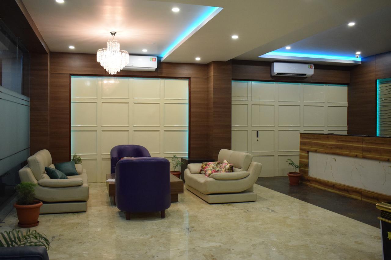 Hotel Grand Palace Jorhāt Kültér fotó
