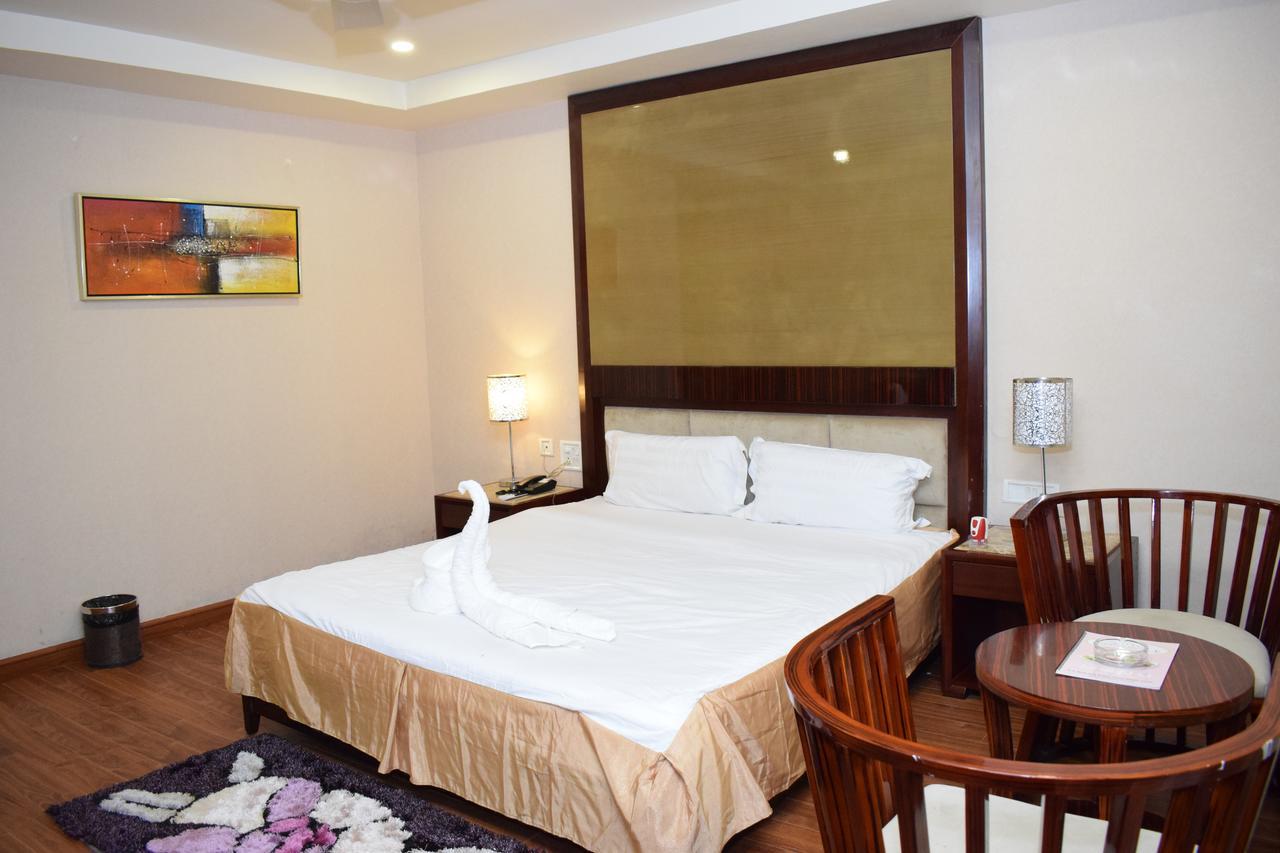 Hotel Grand Palace Jorhāt Kültér fotó