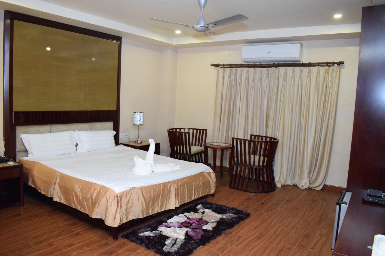 Hotel Grand Palace Jorhāt Kültér fotó