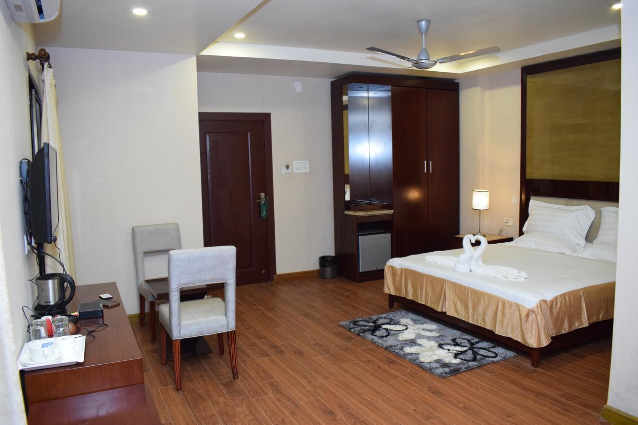 Hotel Grand Palace Jorhāt Kültér fotó