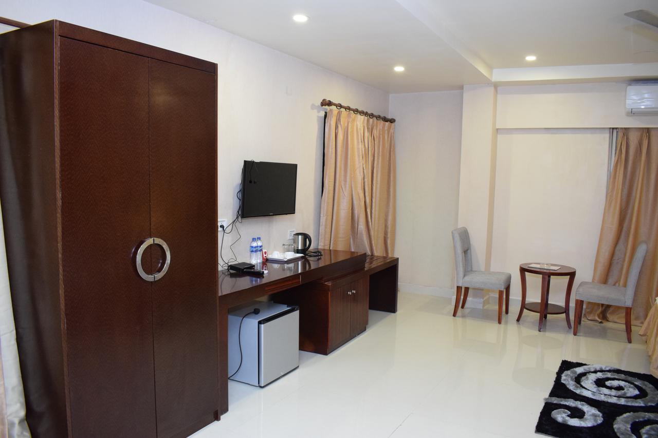 Hotel Grand Palace Jorhāt Kültér fotó