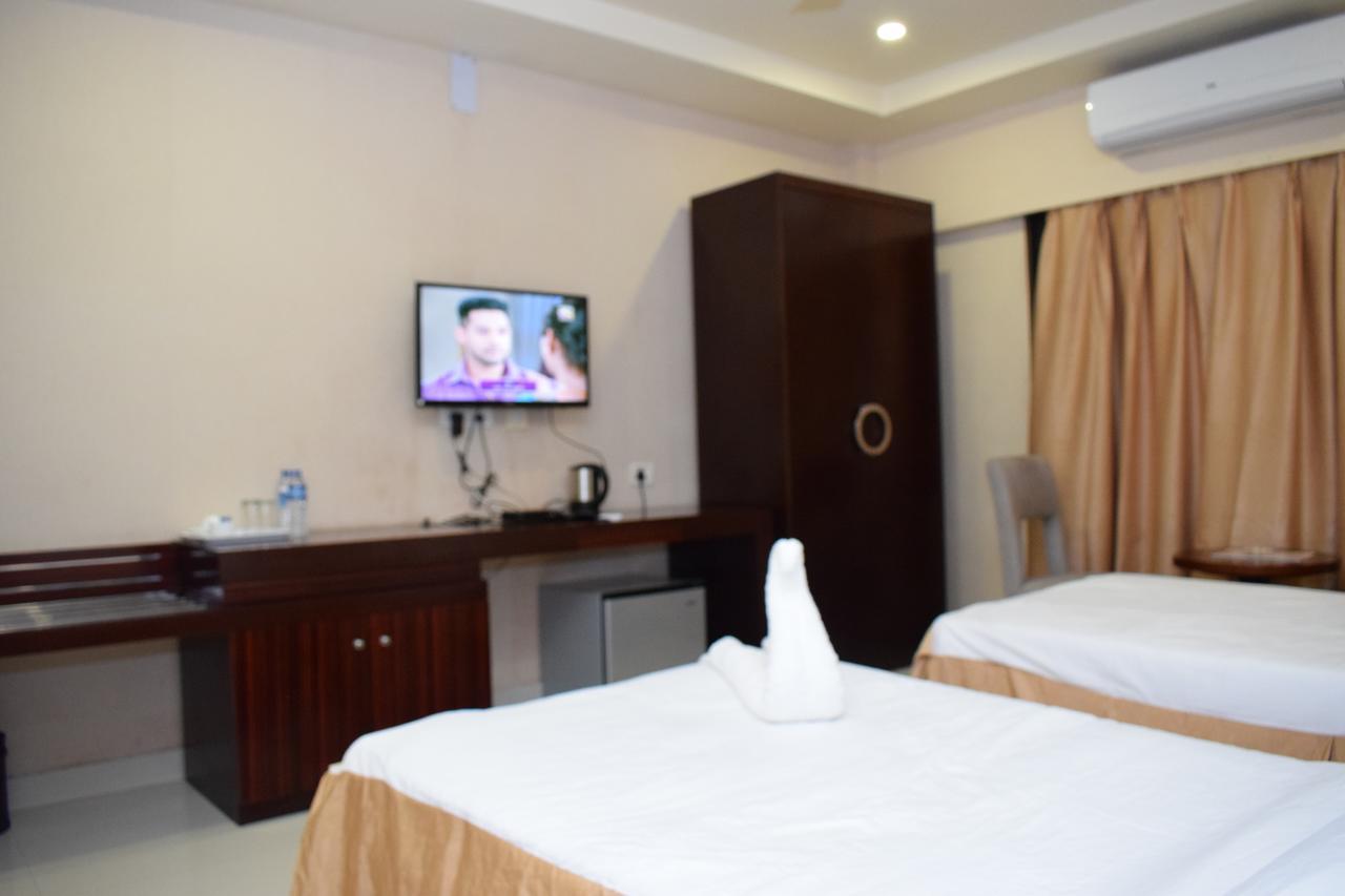Hotel Grand Palace Jorhāt Kültér fotó