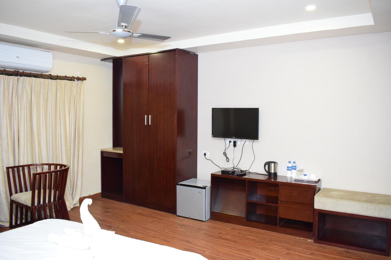 Hotel Grand Palace Jorhāt Kültér fotó